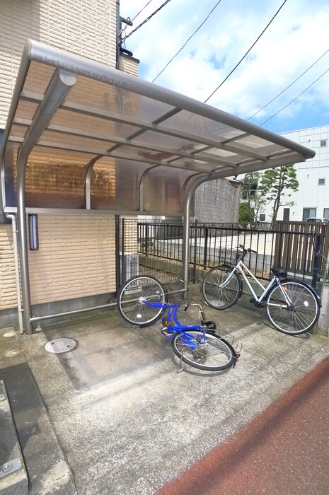 物件外観写真3　(駐輪場)