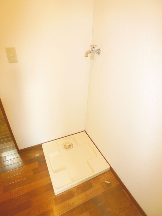 物件内観写真11　(洗濯機置場)