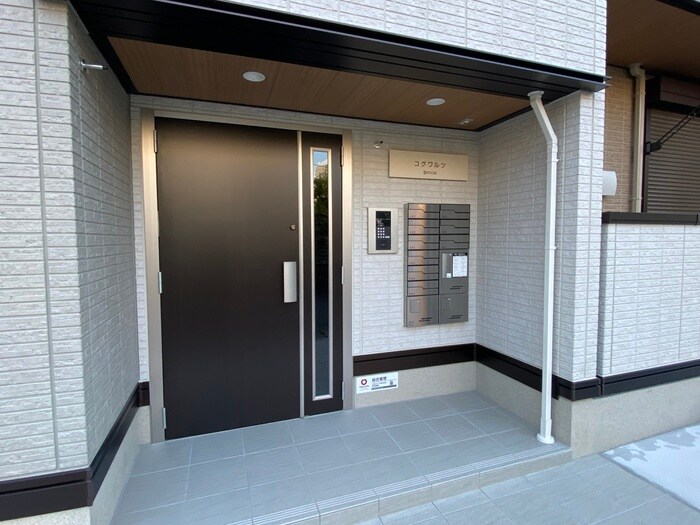 物件外観写真3　(エントランス部分)