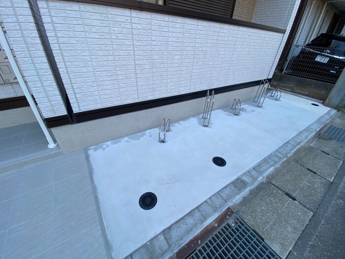 物件外観写真4　(駐輪場)