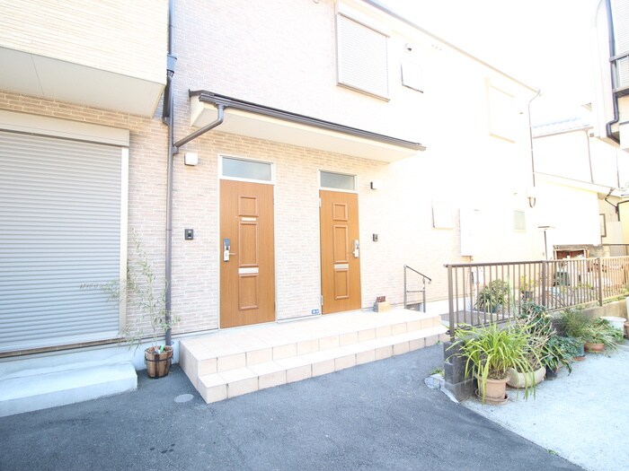 物件外観写真5　(エントランス部分)