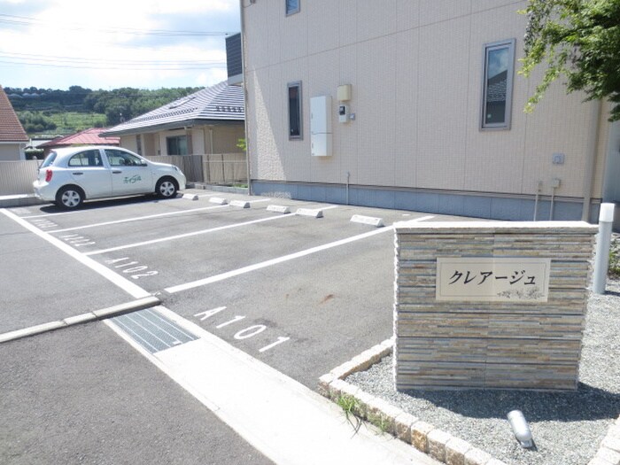 物件外観写真5　(駐車場)