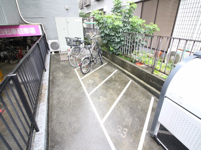 物件外観写真5　(駐輪場)