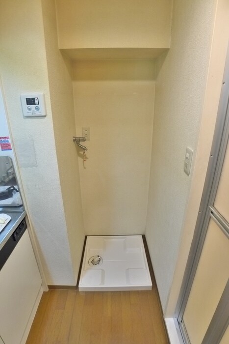 物件内観写真9　(洗濯機置場)