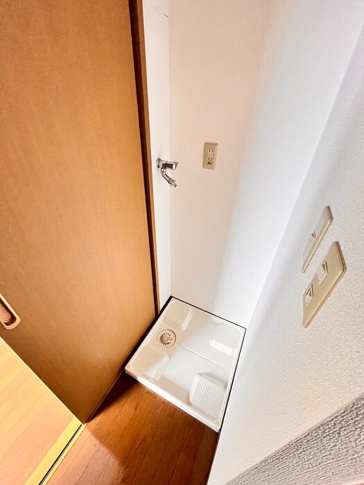 物件内観写真14　(洗濯機置場)