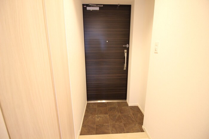 物件内観写真8　(玄関)