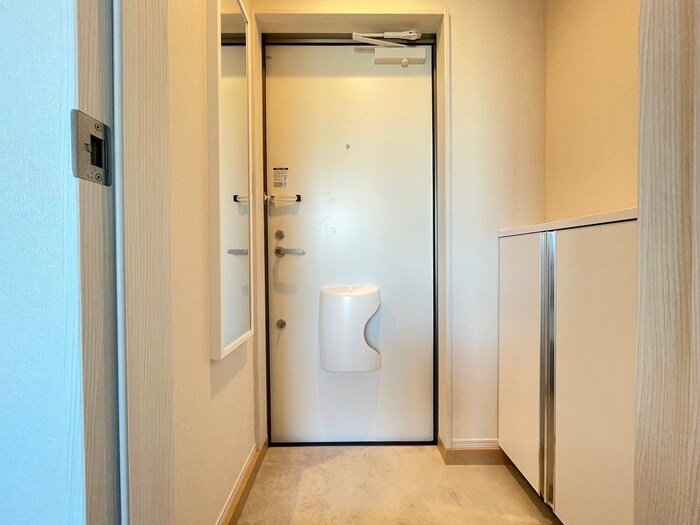 物件内観写真16　(玄関)