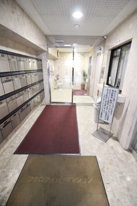 物件外観写真4　(エントランス部分)