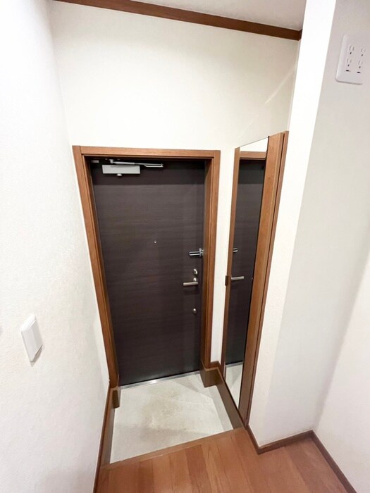物件内観写真10　(玄関)