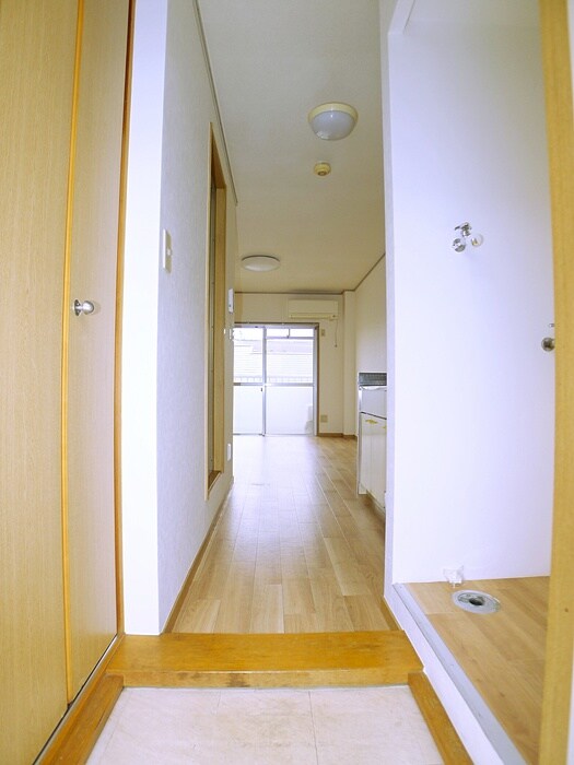 物件内観写真10　(玄関)