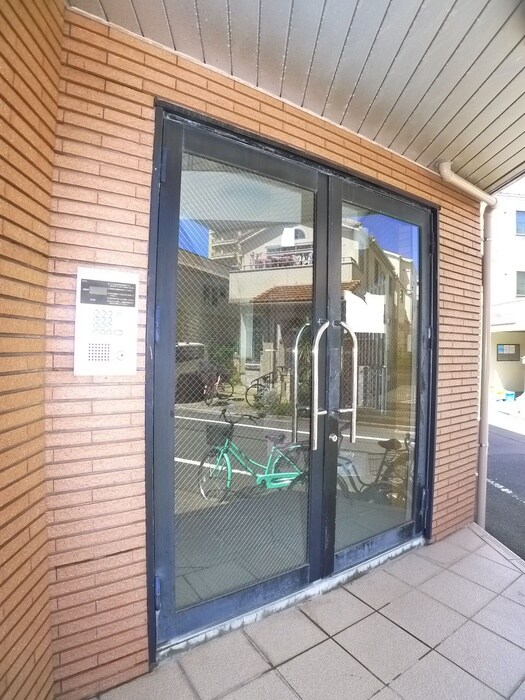 物件外観写真6　(エントランス部分)
