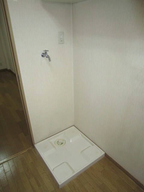 物件内観写真10　(洗濯機置場)