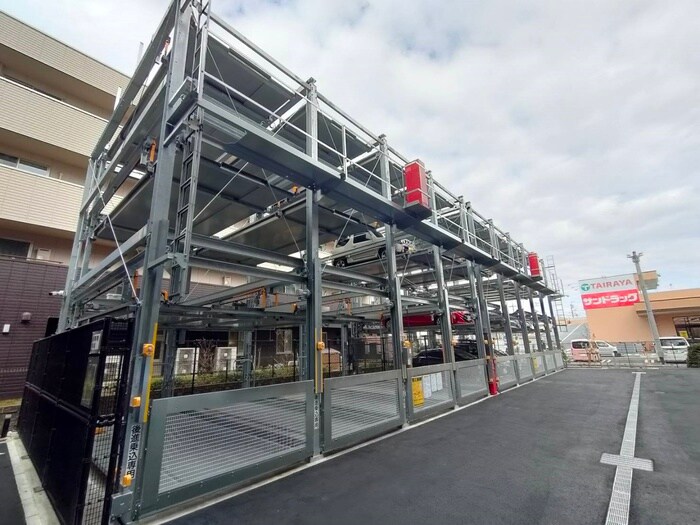 物件外観写真6　(駐車場)