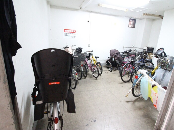物件外観写真5　(駐輪場)