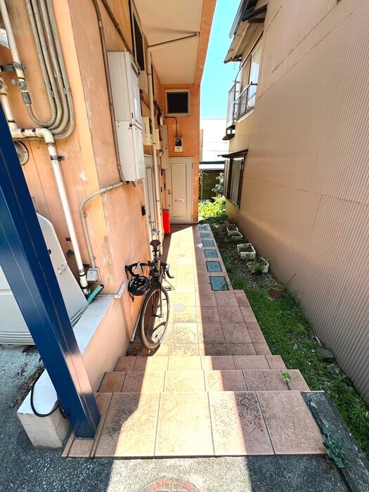 物件外観写真5　(エントランス部分)