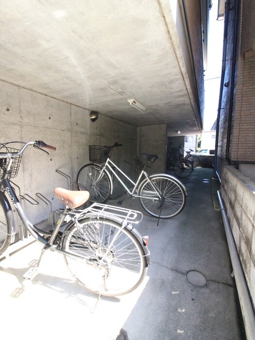 物件外観写真6　(駐輪場)
