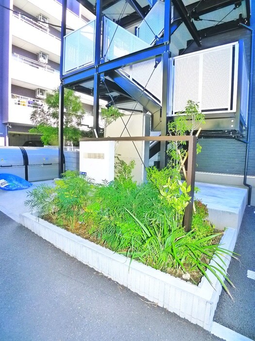 物件外観写真4　(エントランス部分)