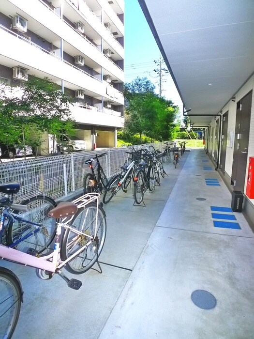 物件外観写真6　(駐輪場)