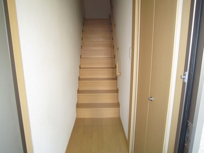 物件内観写真11　(玄関)