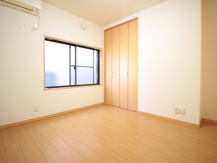 物件内観写真8　(室内からの展望)