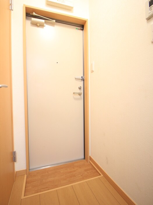 物件内観写真13　(玄関)