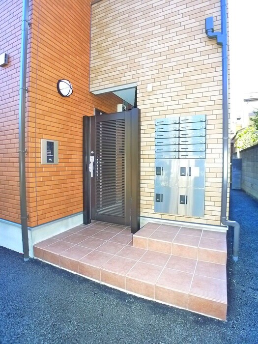 物件外観写真3　(エントランス部分)