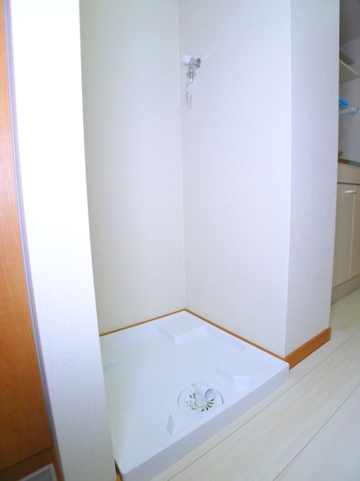 物件内観写真15　(洗濯機置場)