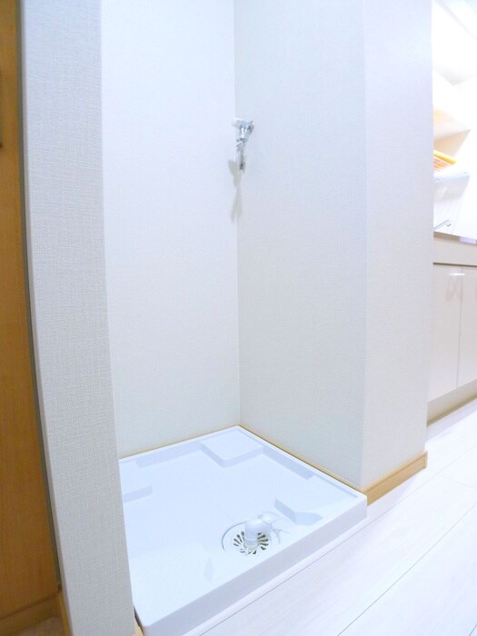 物件内観写真15　(洗濯機置場)