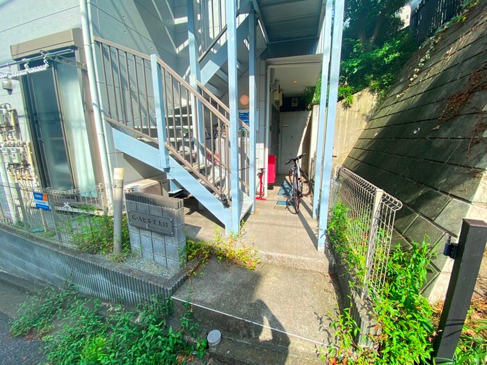 物件外観写真4　(エントランス部分)