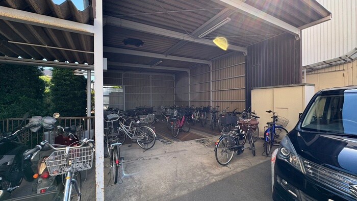 物件外観写真5　(駐輪場)