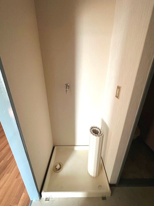 物件内観写真16　(洗濯機置場)