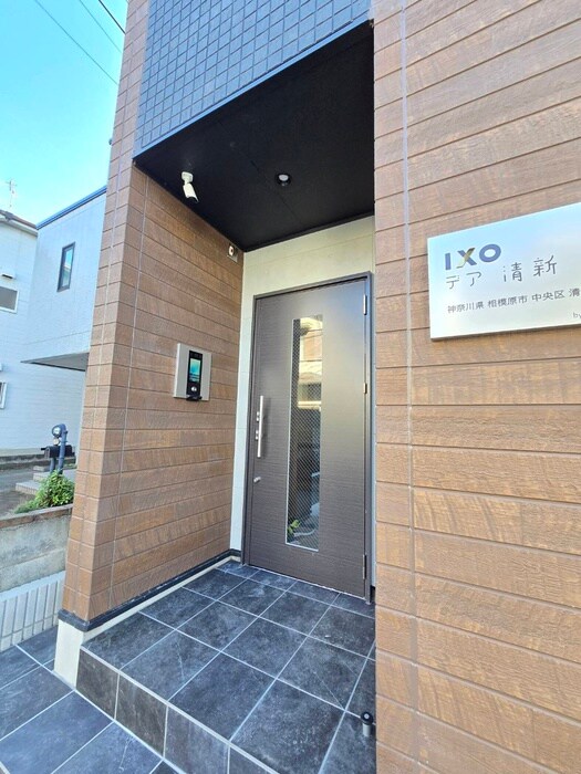 物件外観写真5　(エントランス部分)