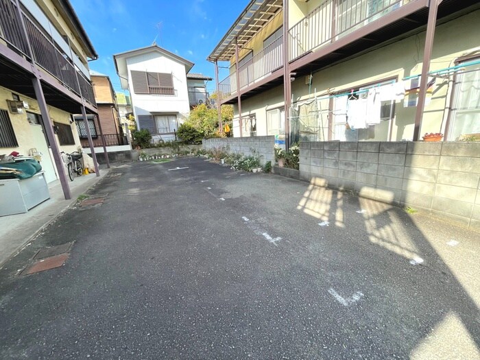 物件外観写真6　(駐車場)