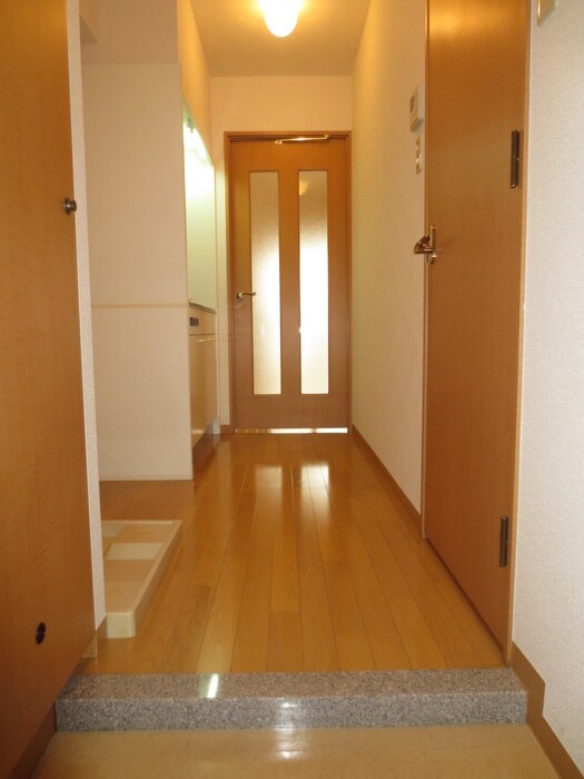 物件内観写真7　(玄関)