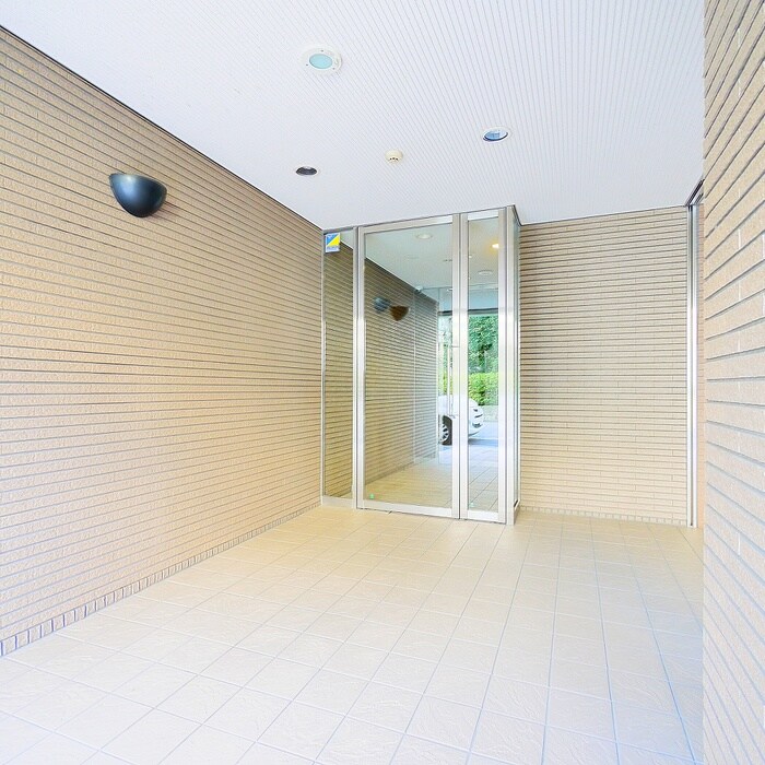 物件外観写真5　(エントランス部分)