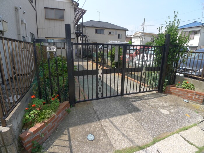 物件外観写真2　(エントランス部分)