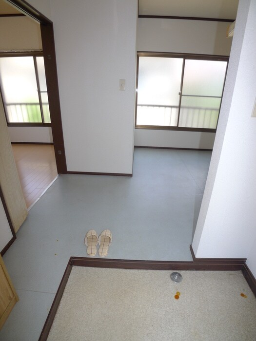 物件内観写真4　(玄関)