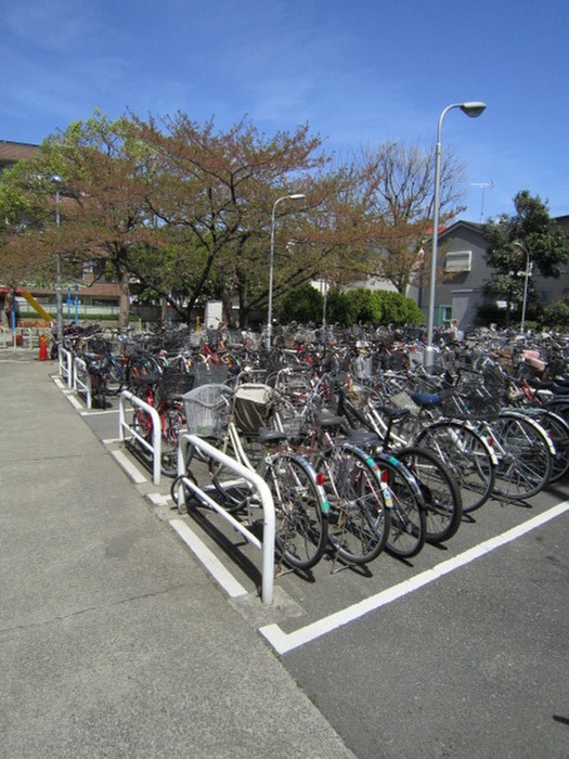 物件外観写真4　(駐輪場)