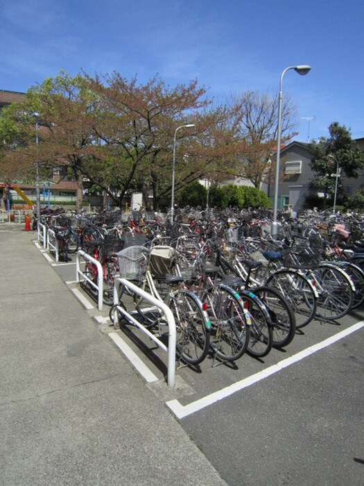 物件外観写真4　(駐輪場)