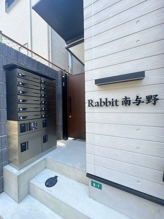 物件外観写真2　(エントランス部分)