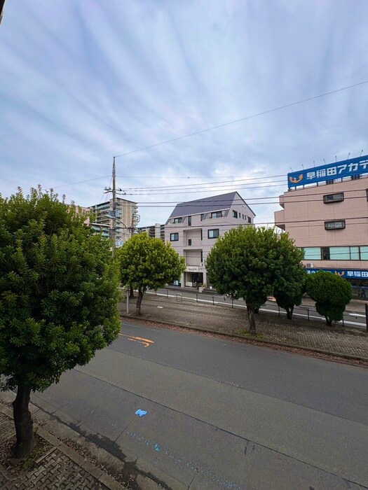 物件内観写真11　(室内からの展望)