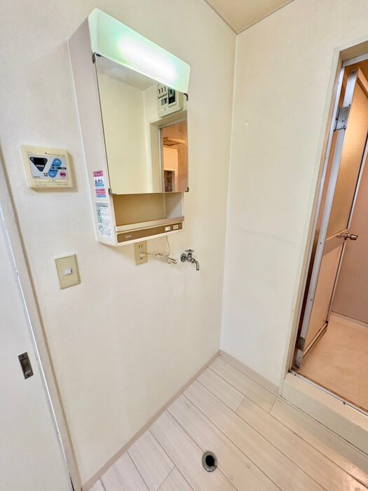 物件内観写真14　(洗濯機置場)