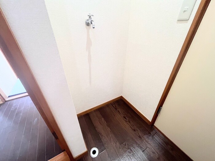 物件内観写真16　(洗濯機置場)