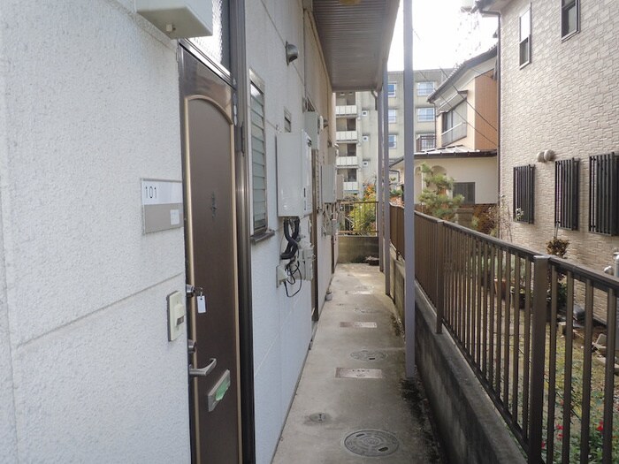 物件外観写真3　(エントランス部分)