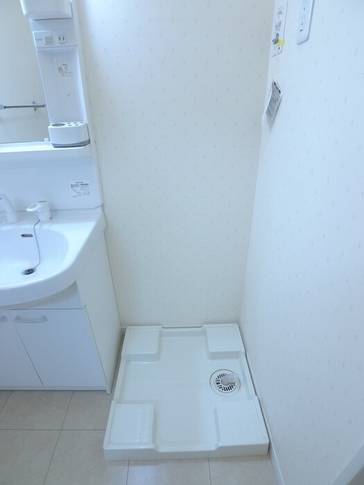 物件内観写真16　(洗濯機置場)