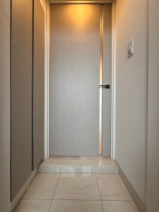 物件内観写真7　(玄関)