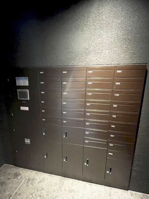 物件外観写真4　(エントランス部分)