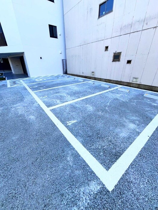 物件外観写真6　(駐車場)