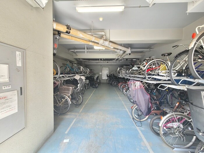 物件外観写真5　(駐輪場)