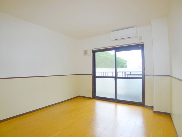 物件内観写真8　(室内からの展望)